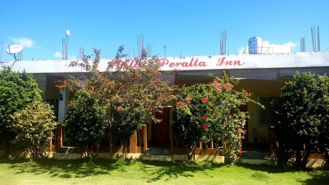Villa Peralta Inn Donsol Exterior photo